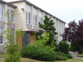 Du học Canada, Trung học - Gladstone Secondary School